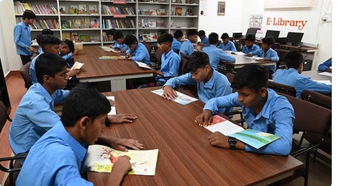 Education System:-आज की शिक्षा प्रणाली में बदलाव की आवश्यकता